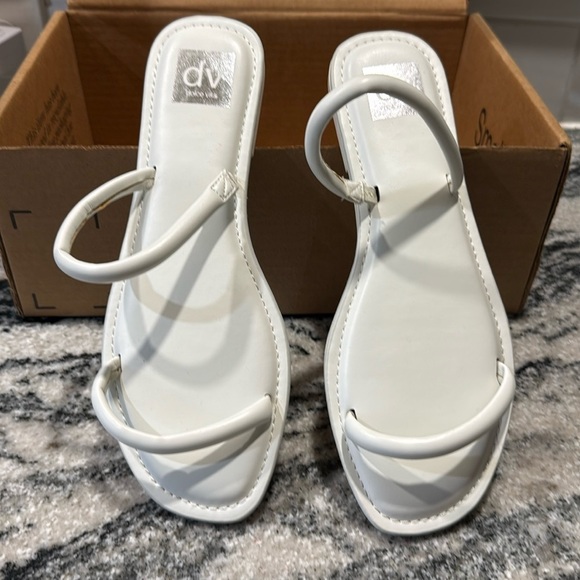 NWOT no box. Dolce Vita sandals size 10. Super squishy! - Picture 1 of 4